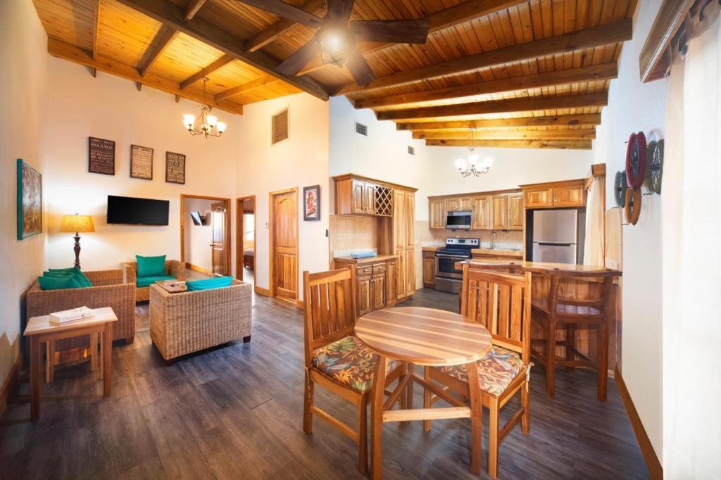 Mr. Tucan Hotel West End Ngoại thất bức ảnh