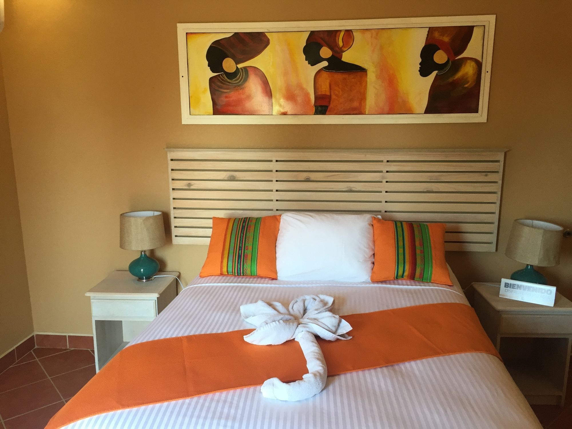 Mr. Tucan Hotel West End Ngoại thất bức ảnh