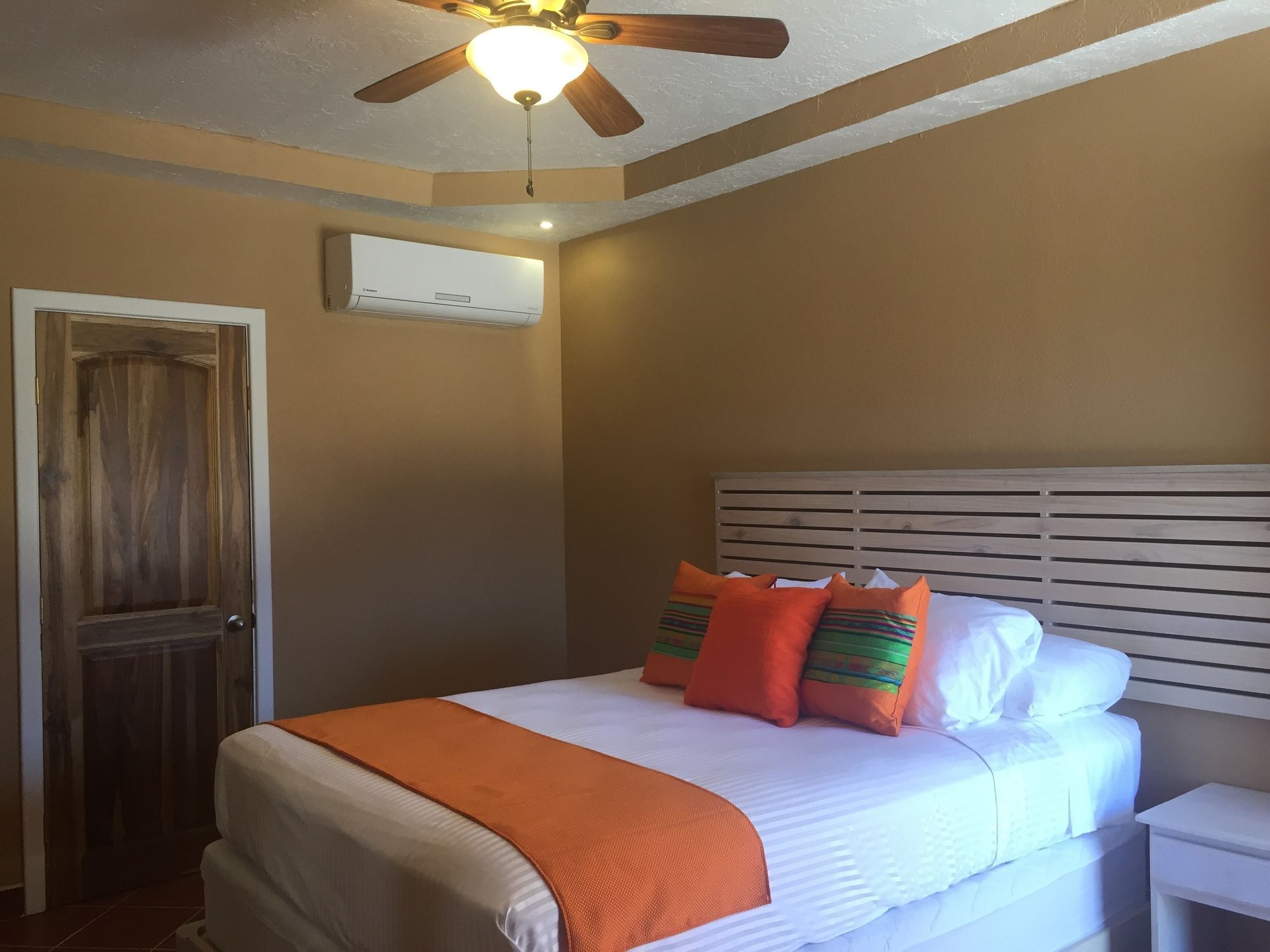 Mr. Tucan Hotel West End Ngoại thất bức ảnh